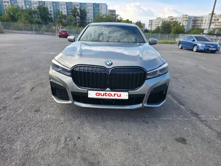 2020 BMW 7 серии Long 740Li xDrive VI (G11/G12) Рестайлинг, серый, 6500000 рублей, вид 4