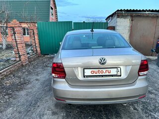 2017 Volkswagen Polo V Рестайлинг, бежевый, 1500000 рублей, вид 4
