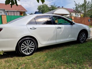 2017 Toyota Camry VII (XV50) Рестайлинг, белый, 2400000 рублей, вид 4