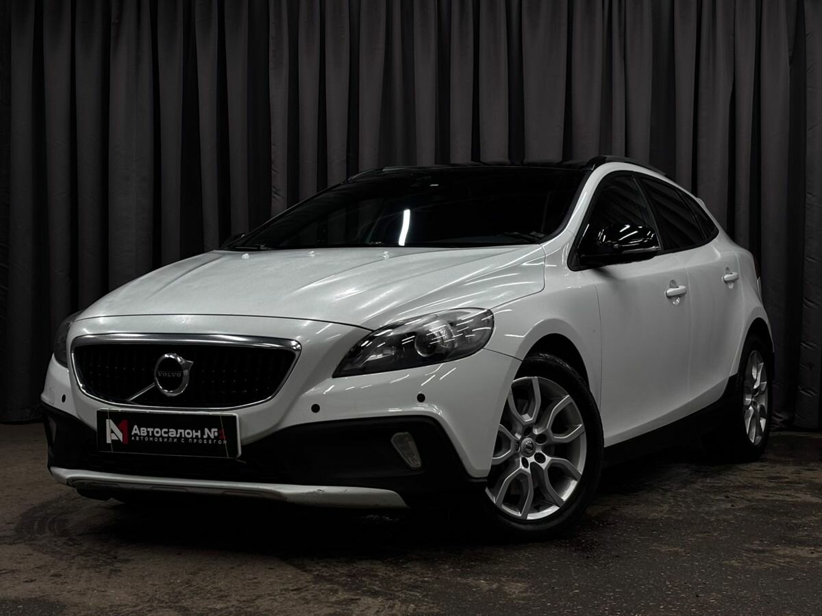 Открыть фотографии: Volvo V40 Cross Country I Рестайлинг