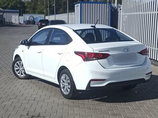 2018 Hyundai Solaris II, белый, 1300000 рублей, вид 4