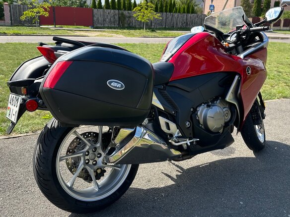 2010 Honda VFR 1200, красный, 1050000 рублей - вид 14