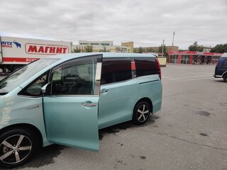 2015 Toyota Esquire I, зелёный, 2200000 рублей, вид 2