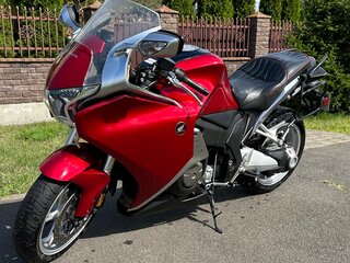 2010 Honda VFR 1200, красный, 1050000 рублей, вид 1