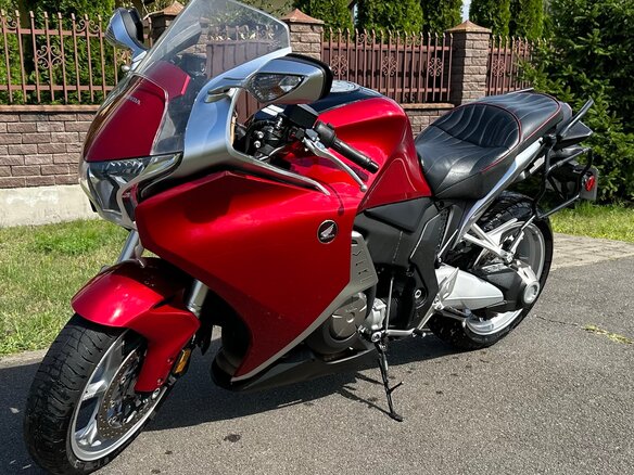 2010 Honda VFR 1200, красный, 1050000 рублей