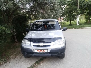 2012 Chevrolet Niva I Рестайлинг, серебристый, 620000 рублей, вид 3