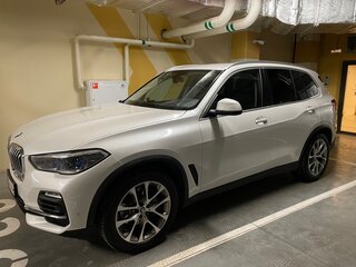 2019 BMW X5 30d IV (G05/G18), белый, 5800000 рублей, вид 3