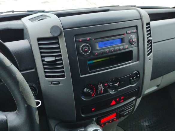 2011 Volkswagen Crafter, жёлтый, 1250000 рублей - вид 8