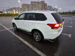 2016 Mitsubishi Outlander III Рестайлинг 2, белый, 1750000 рублей, вид 4