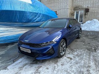 2021 Kia K5 III, синий, 3100000 рублей, вид 1