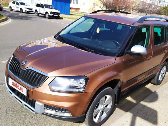 2014 Skoda Yeti I Рестайлинг, коричневый, 950000 рублей - вид 1