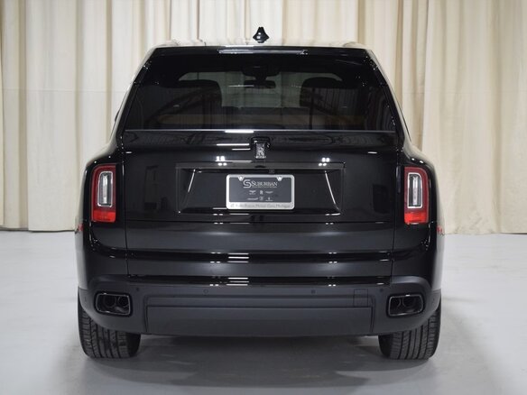 2022 Rolls-Royce Cullinan Black Badge I (Series I), чёрный, 44150496 рублей - вид 4