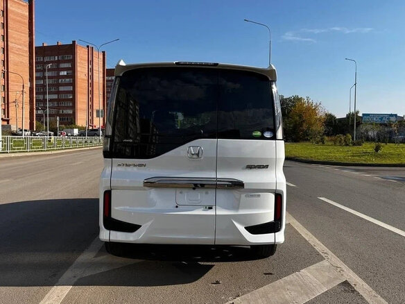 2021 Honda Stepwgn Spada V Рестайлинг, белый, 1950000 рублей - вид 2