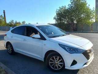 2021 Hyundai Solaris II Рестайлинг, белый, 1860000 рублей, вид 2