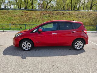 2019 Nissan Note e-Power II Рестайлинг, красный, 1370000 рублей, вид 5