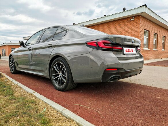 2022 BMW 5 серии 520i VII (G30/G31/G38) Рестайлинг, серый, 4040000 рублей - вид 3