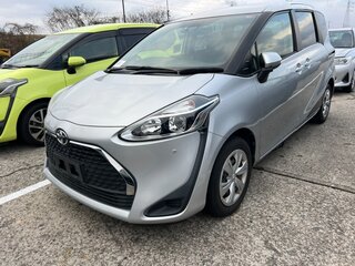 2020 Toyota Sienta II Рестайлинг, серебристый, 1430000 рублей, вид 1