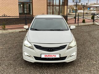 2015 Hyundai Solaris I Рестайлинг, белый, 700000 рублей, вид 3