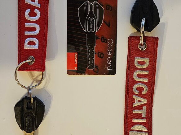 2009 Ducati Monster 1100, красный, 415000 рублей - вид 10