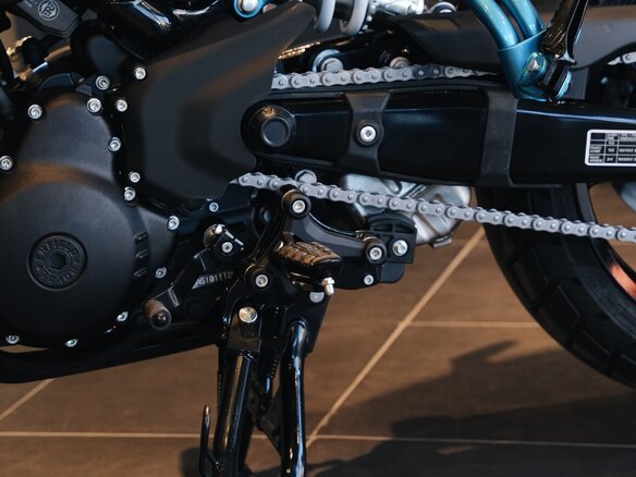 2026 Royal Enfield Guerrilla 450, синий, 559000 рублей - вид 14