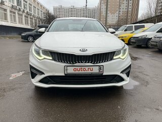 2020 Kia Optima IV Рестайлинг, белый, 1587000 рублей, вид 4