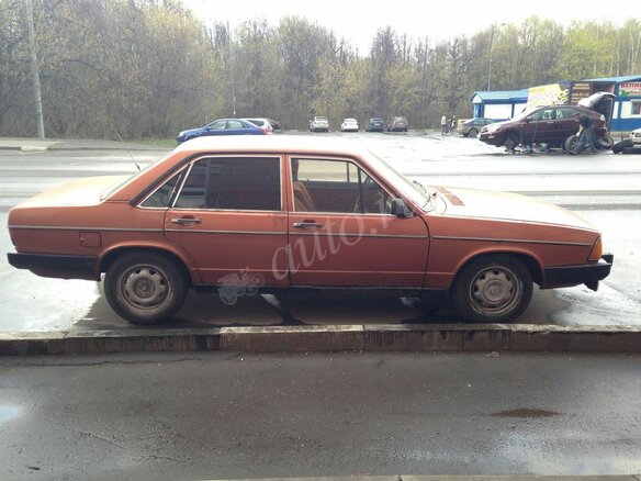 1977 Audi 100 II (C2), оранжевый - вид 1