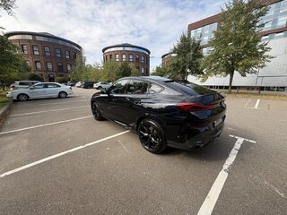 2021 BMW X6 40i III (G06), чёрный, 8000000 рублей, вид 3
