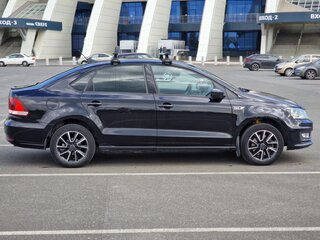 2018 Volkswagen Polo V Рестайлинг, чёрный, 990000 рублей, вид 4