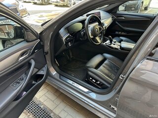 2020 BMW 5 серии 530d xDrive VII (G30/G31/G38) Рестайлинг, серый, 6390000 рублей, вид 5