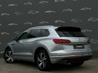 2019 Volkswagen Touareg III, серый, 4296400 рублей, вид 4