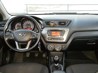 2015 Kia Rio 6-speed III, белый, 540000 рублей, вид 4