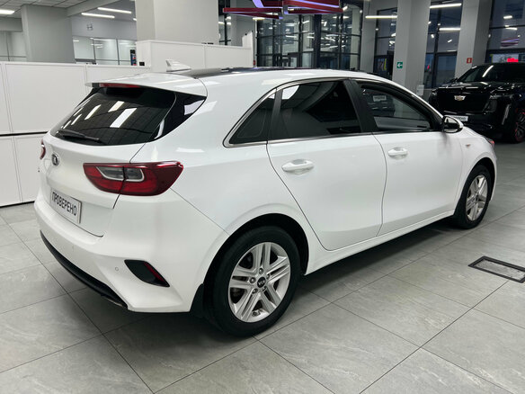 2018 Kia Ceed III, белый - вид 4
