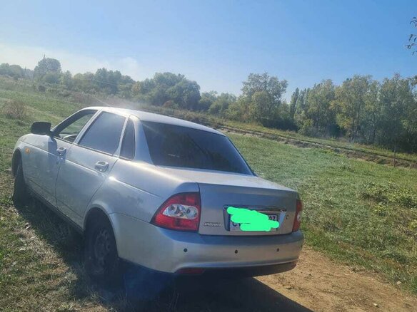 2017 Lada (ВАЗ) Priora I Рестайлинг, серебристый, 800000 рублей - вид 3
