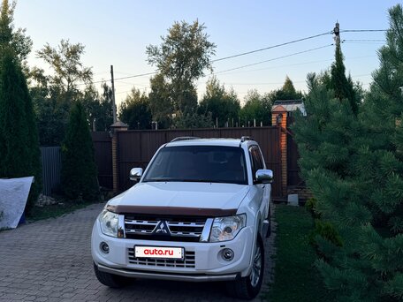 2012 Mitsubishi Pajero IV Рестайлинг 1, белый, 2090000 рублей, вид 1