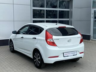 2015 Hyundai Solaris I Рестайлинг, белый, 900000 рублей, вид 5