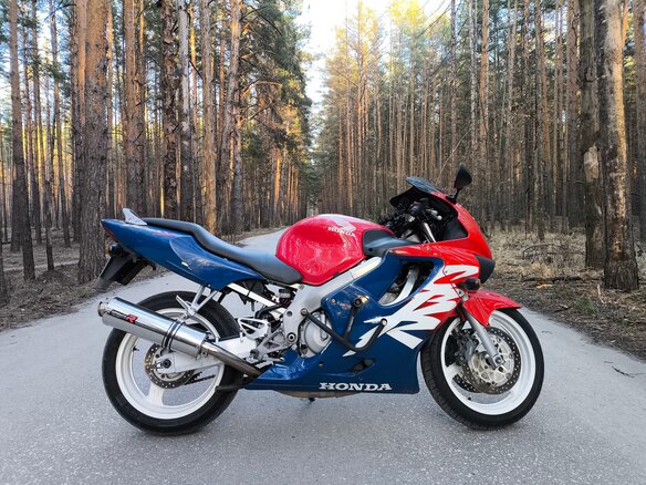 1999 Honda CBR 600F, красный, 340000 рублей