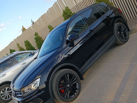 2019 Volkswagen Tiguan II, чёрный, 2650000 рублей - вид 1