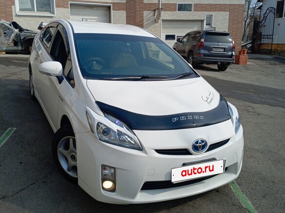 2011 Toyota Prius III (XW30), белый, 900000 рублей - вид 4