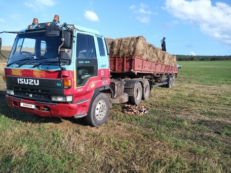 1993 Isuzu Giga (E-series), красный, 1500000 рублей, вид 2