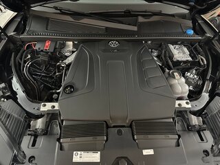 2019 Volkswagen Touareg III, чёрный, 6000000 рублей, вид 4