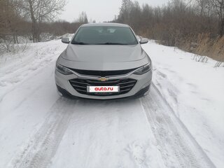 2019 Chevrolet Malibu IX Рестайлинг, серебристый, 1430000 рублей, вид 1
