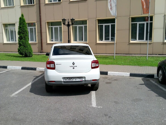 2019 Renault Logan II Рестайлинг, белый, 800000 рублей - вид 3