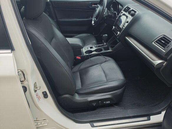 2018 Subaru Outback V Рестайлинг, белый, 2700000 рублей - вид 9