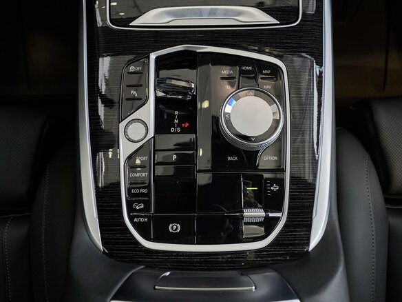 2025 BMW X7 M60i I (G07) Рестайлинг, чёрный, 18500000 рублей - вид 18
