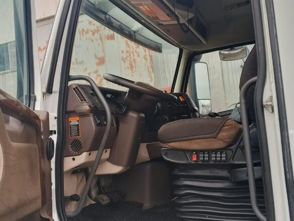 2011 Volvo VNL, белый, 6500000 рублей - вид 11