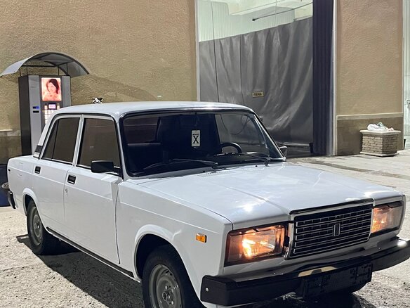 2004 Lada (ВАЗ) 2107, белый, 265000 рублей - вид 4