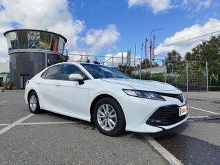 2019 Toyota Camry VIII (XV70), белый, 2499999 рублей, вид 1