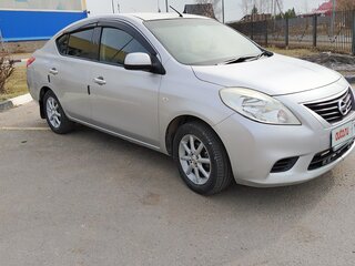 2014 Nissan Latio I (N17), серебристый, 750000 рублей, вид 3