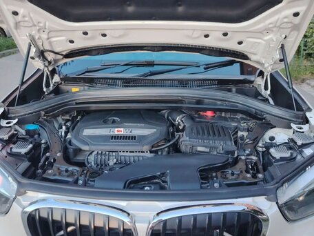 2019 BMW X1 18i sDrive II (F48), белый, 1880000 рублей, вид 2