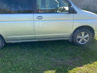 2004 Honda Stepwgn II Рестайлинг, серебристый, 870000 рублей, вид 2